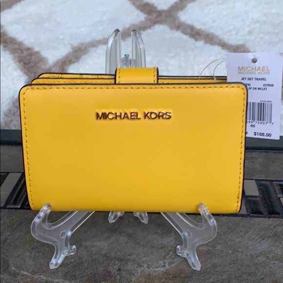 Michael Kors Jet Set Travel BIFLD Zip Coin Wallet - Picture 11 of 16